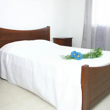 With 2 Bedrooms In Quarteira, With Wonderful View, Pool Apartment